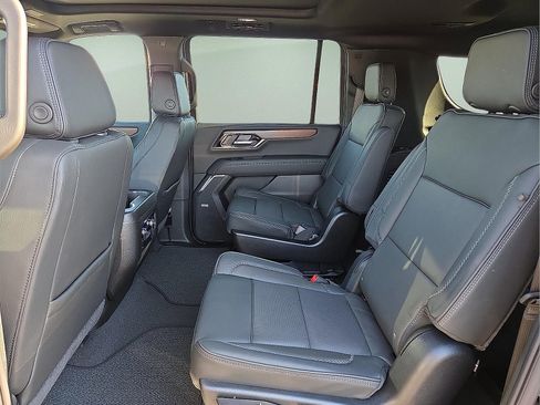 New 2026 GMC Yukon XL Denali w/ Sun & Power Step Package AWD/4WD image 11