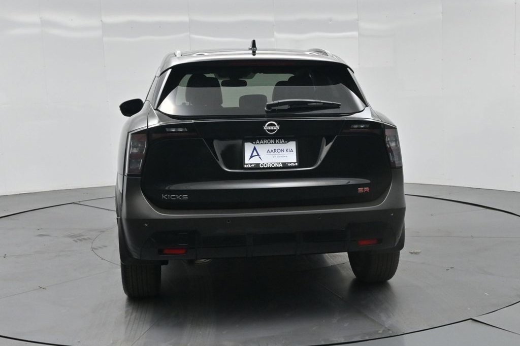 Used 2026 Nissan Kicks SR FWD image 7