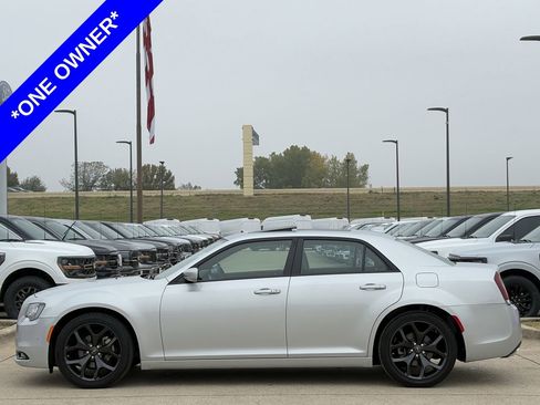 Used 2023 Chrysler 300 S image 3