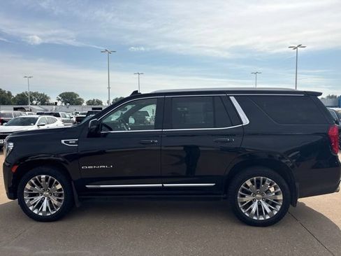 Used 2021 GMC Yukon Denali w/ Denali Premium Package AWD/4WD image 5