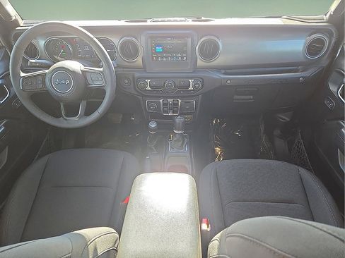 Used 2023 Jeep Wrangler Unlimited image 17