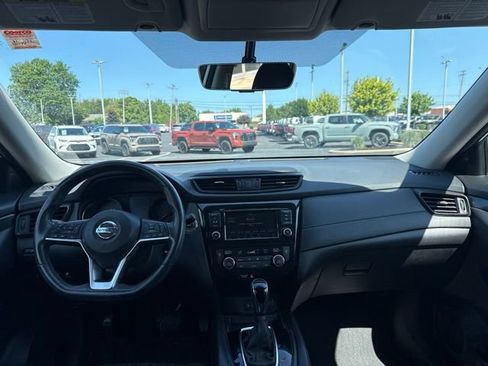 Used 2018 Nissan Rogue SV AWD/4WD image 11