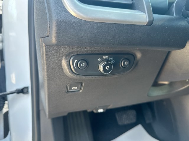 Used 2024 GMC Terrain SLT AWD/4WD image 49