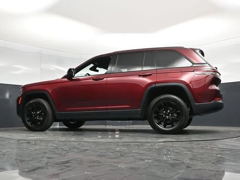 Used 2025 Jeep Grand Cherokee Altitude AWD/4WD image 57