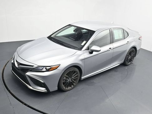 Used 2024 Toyota Camry XSE FWD image 12