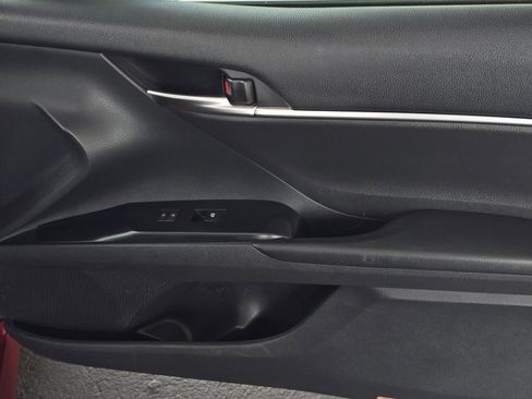 Used 2018 Toyota Camry LE FWD image 35