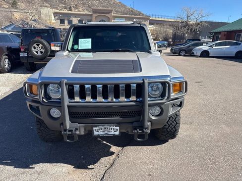 Used 2006 HUMMER H3 image 2