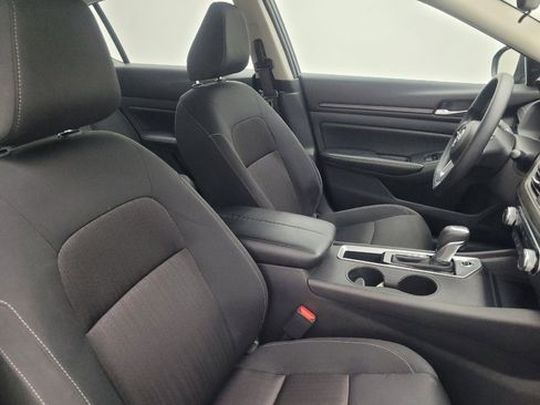Used 2025 Nissan Altima 2.5 SV FWD image 21