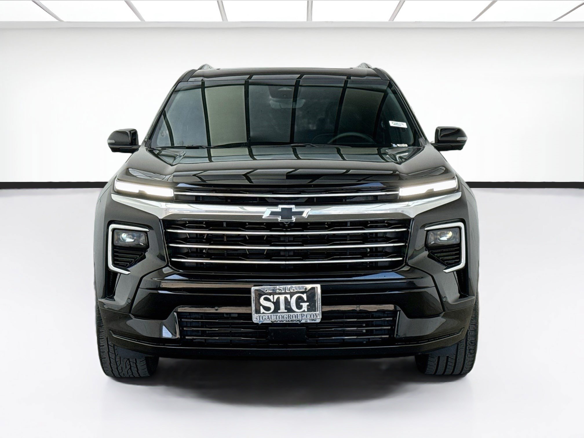 Used 2025 Chevrolet Traverse High Country FWD image 2
