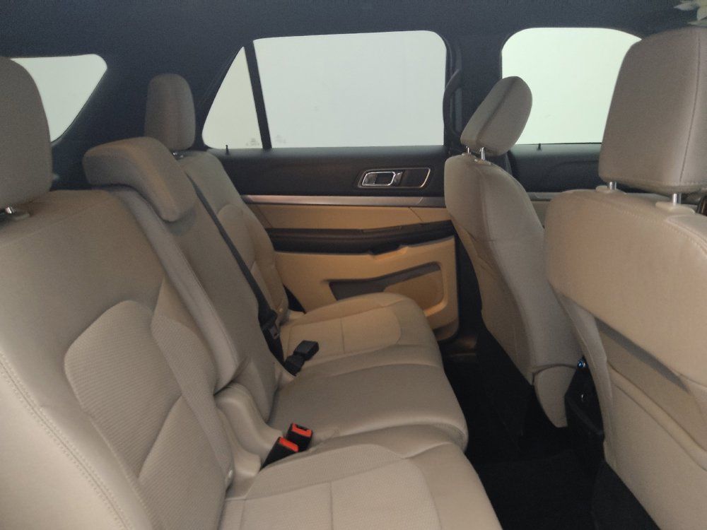 Used 2018 Ford Explorer XLT FWD image 19