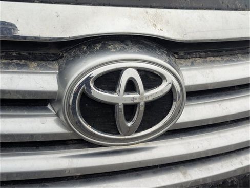 Used 2011 Toyota Avalon Limited image 10