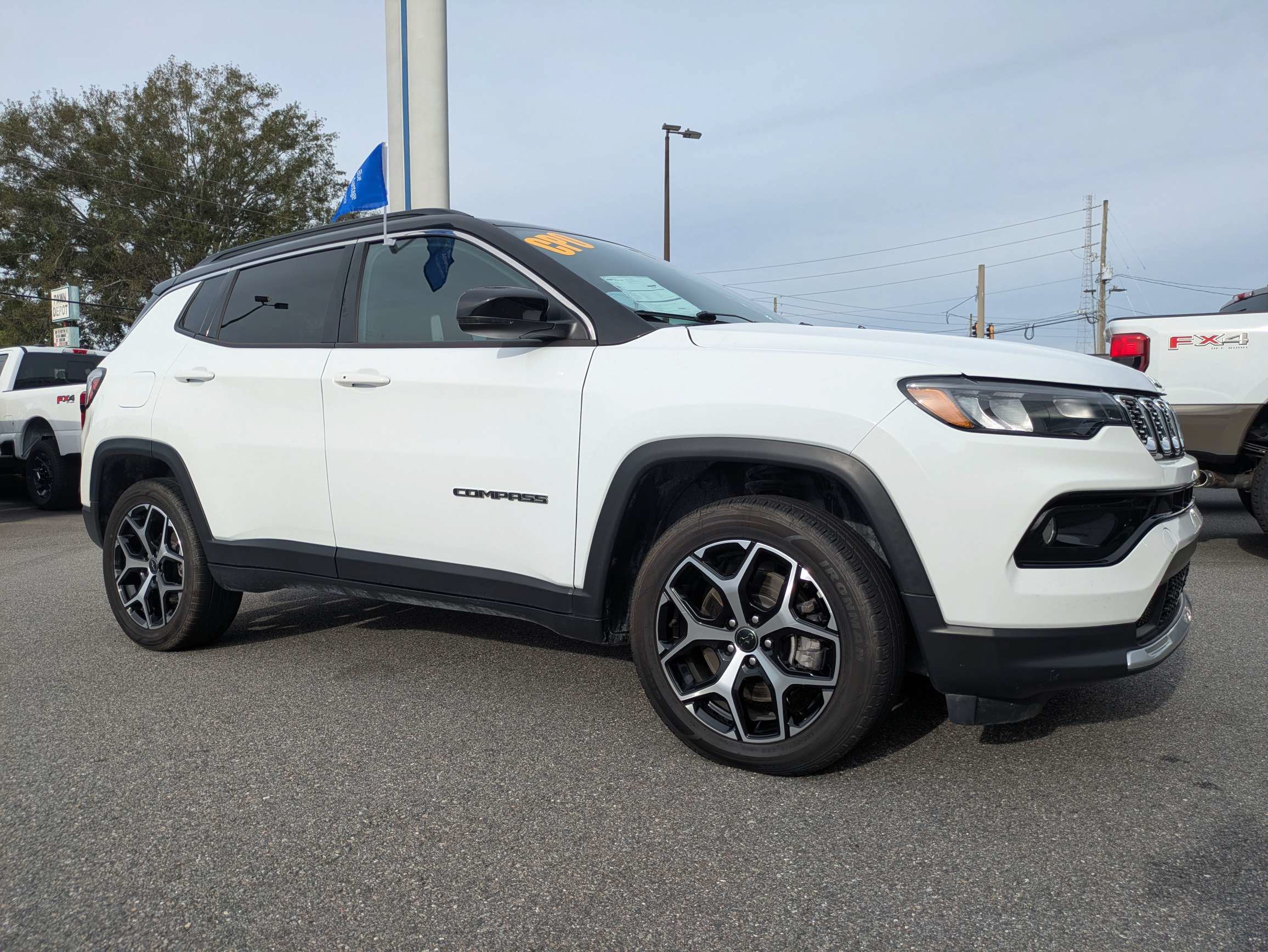 Used 2025 Jeep Compass Limited AWD/4WD image 2