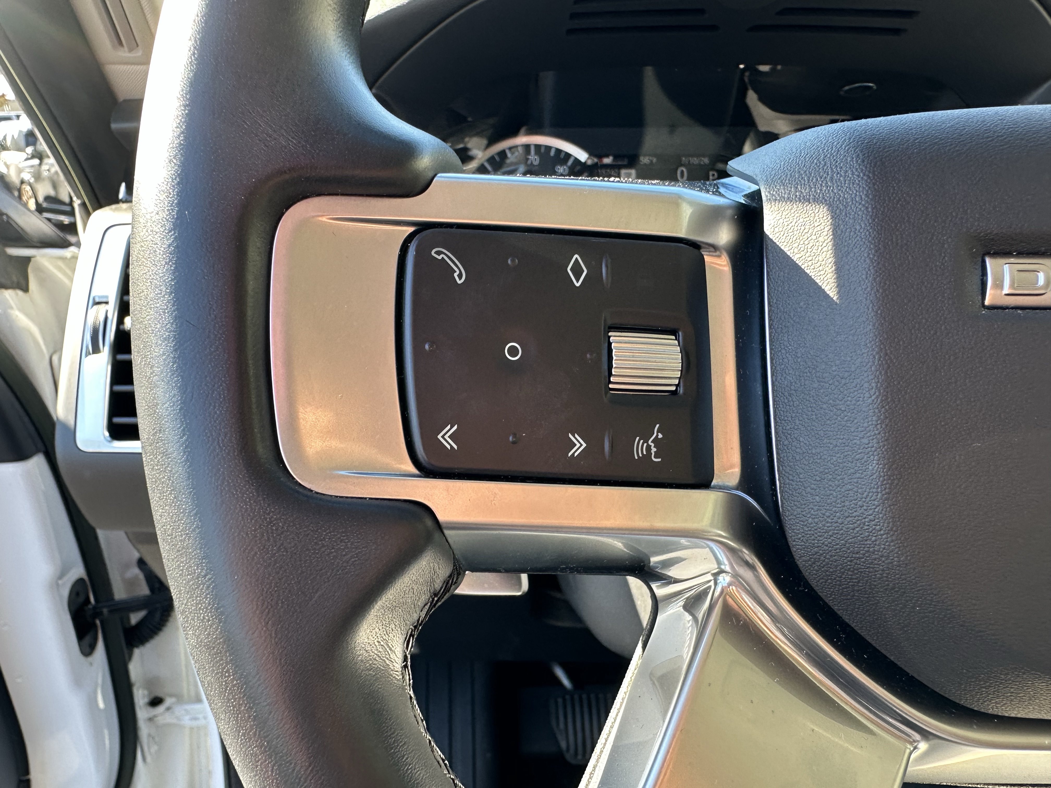 Certified 2023 Land Rover Discovery S AWD/4WD image 20