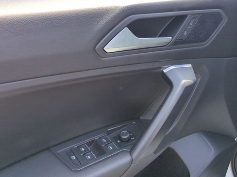 Used 2021 Volkswagen Tiguan SE w/ Panoramic Sunroof Package AWD/4WD image 15