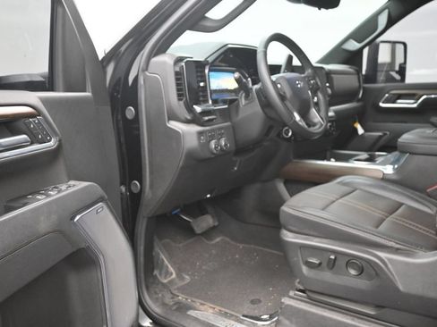 Used 2025 Chevrolet Silverado 2500 High Country w/ High Country Premium Package AWD/4WD image 11