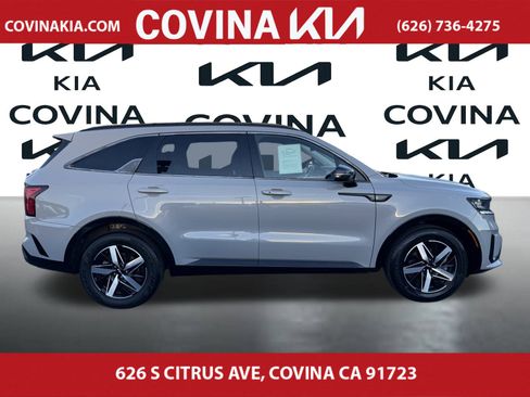 Used 2022 Kia Sorento EX w/ Panoramic Sunroof Package image 9