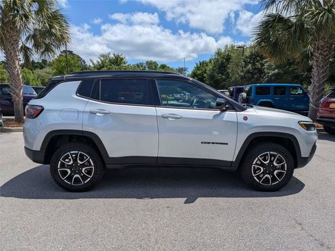 Certified 2025 Jeep Compass Trailhawk w/ Trailhawk Elite Group AWD/4WD image 8