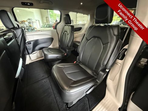 Used 2023 Chrysler Pacifica Touring-L w/ Uconnect Theater Family Group AWD/4WD image 35