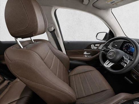 Used 2024 Mercedes-Benz GLS 580 4MATIC image 16