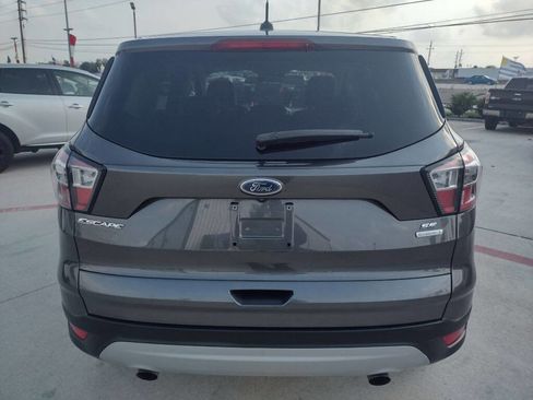 Used 2017 Ford Escape SE image 4