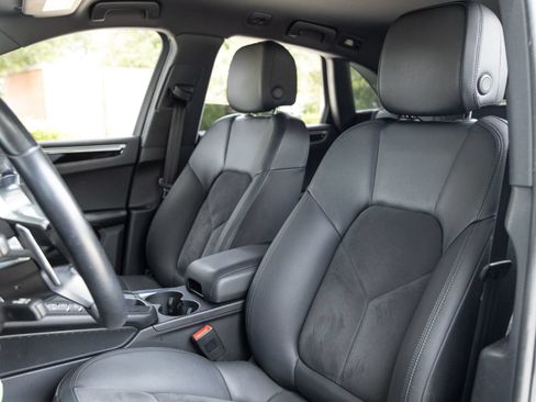 Certified 2019 Porsche Macan AWD/4WD image 4