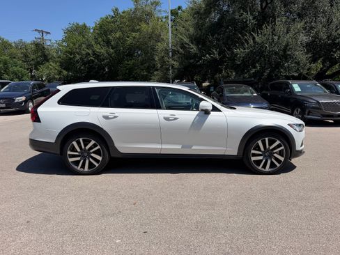Used 2021 Volvo V90 T6 Cross Country w/ Advanced Package AWD/4WD image 5