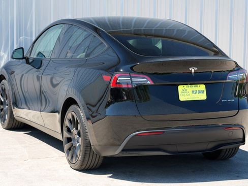 Used 2021 Tesla Model Y Long Range image 51
