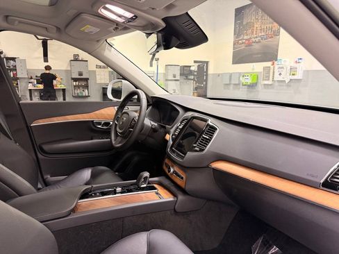 Used 2023 Volvo XC90 B6 Plus w/ Protection Package Premier AWD/4WD image 28
