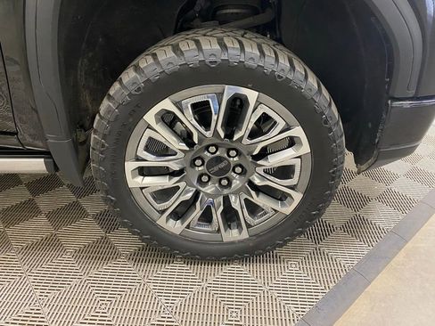 Used 2023 GMC Sierra 1500 Denali Ultimate image 2