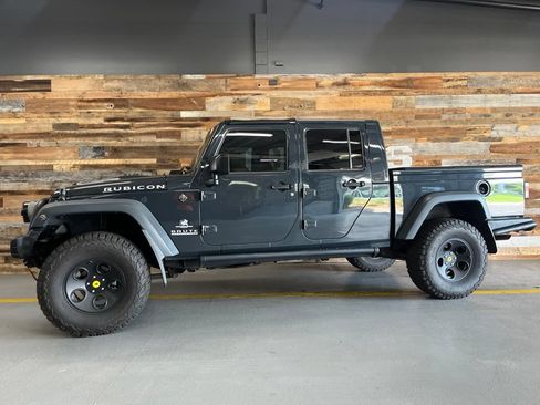 Used 2017 Jeep Wrangler Unlimited Rubicon w/ Cold Weather Group AWD/4WD image 14