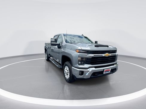 Used 2025 Chevrolet Silverado 2500 LT w/ Convenience Package AWD/4WD image 2