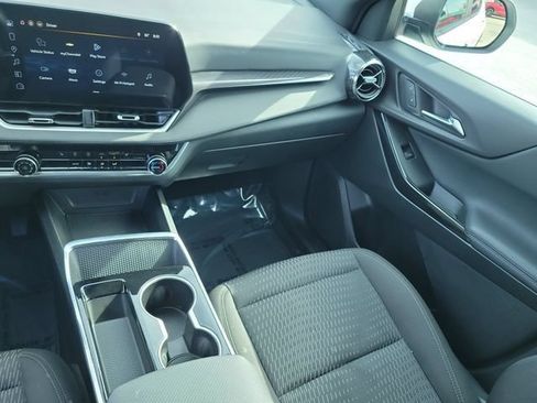 Used 2025 Chevrolet Equinox LT AWD/4WD image 16