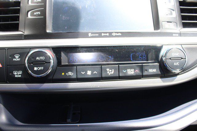Used 2016 Toyota Highlander XLE FWD image 33