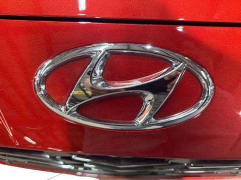 Used 2022 Hyundai Elantra Limited image 38