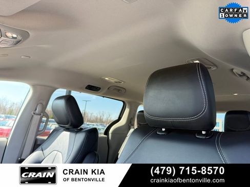 Used 2024 Chrysler Pacifica Touring-L FWD image 23
