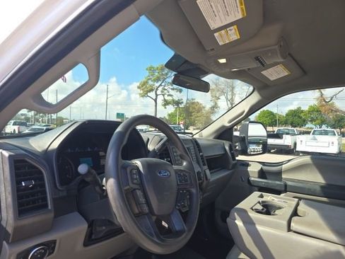 Used 2022 Ford F250 XL w/ Power Equipment Group image 9