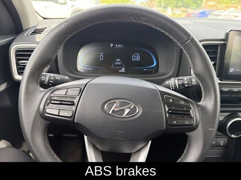 Used 2025 Hyundai Venue SEL FWD image 17