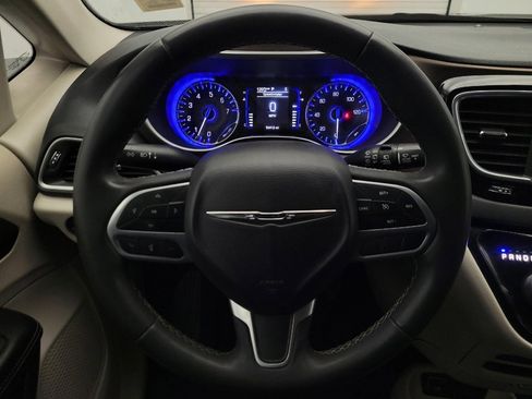 Used 2022 Chrysler Voyager LX FWD image 22