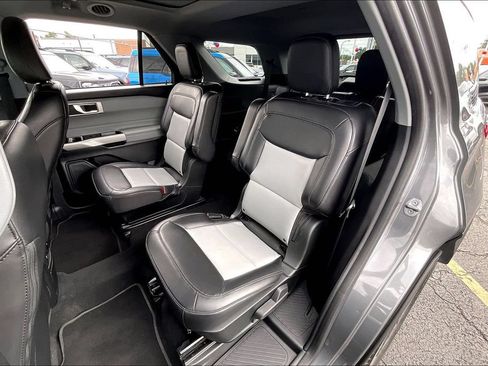 Certified 2022 Ford Explorer XLT w/ Equipment Group 202A AWD/4WD image 25