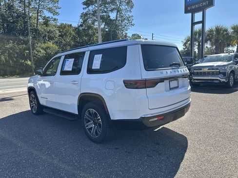 Used 2024 Jeep Wagoneer Series II w/ Flexible Seating Group image 14