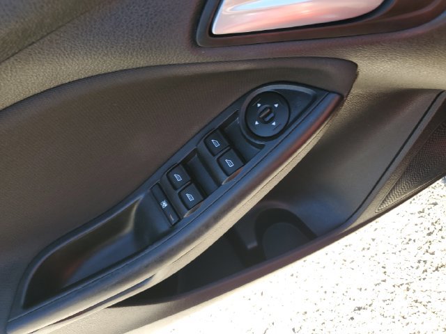 Used 2017 Ford Focus SE FWD image 19