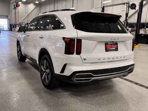 Certified 2022 Kia Sorento S w/ Panoramic Sunroof Package image 34