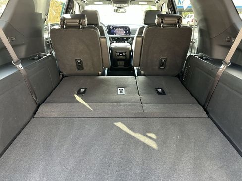 Certified 2025 Chevrolet Suburban Premier image 31