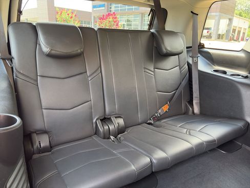 Used 2019 Cadillac Escalade Luxury RWD image 18