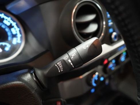 Used 2022 Toyota Tacoma SR5 AWD/4WD image 21