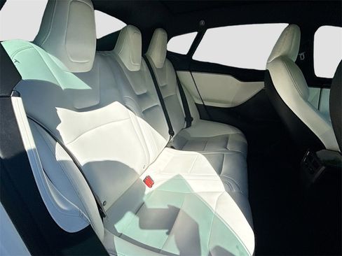 Used 2021 Tesla Model S Long Range Plus image 28