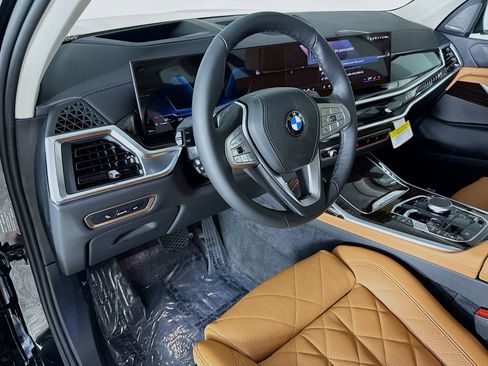 New 2026 BMW X7 xDrive40i w/ Premium Package image 9