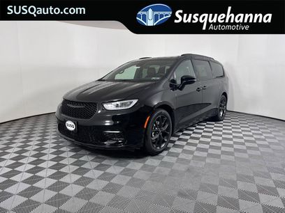 New 2026 Chrysler Pacifica Limited w/ S Appearance Package