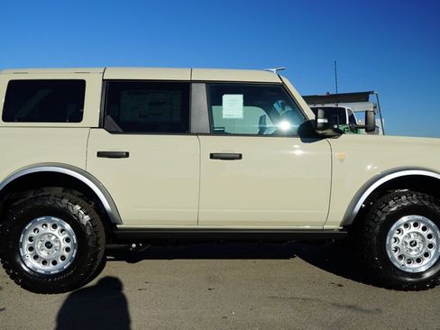 New 2025 Ford Bronco Badlands image 35