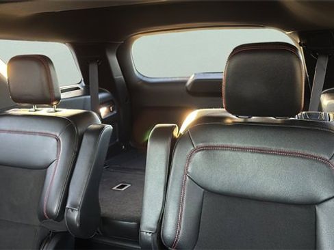 Used 2022 Ford Explorer ST-Line w/ Class IV Trailer Tow Package image 12